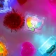 Senzorické svietiace kocky do vody 6 ks Love Bugs