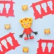 Glo Pals Sada Figúrka Daniel Tiger a 2 senzorické kocky do vody  – svietiaca hračka do vane pre deti.