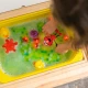 Glo Pals Sada Figúrka Elmo a 2 senzorické kocky do vody  – svietiaca hračka do vane pre deti.