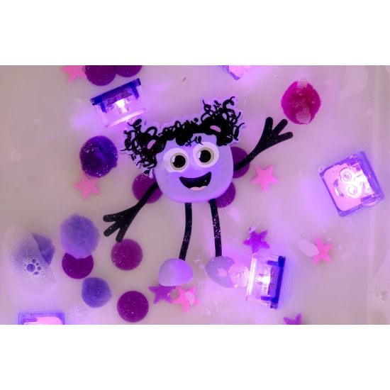 Glo Pals Sada Figúrka Lumi a 2 senzorické kocky do vody  – svietiaca hračka do vane pre deti.