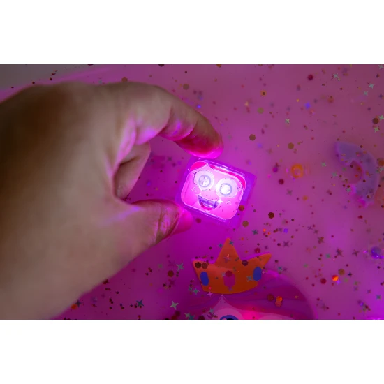 Glo Pals Sada Figúrka Princess a 2 senzorické kocky do vody  – svietiaca hračka do vane pre deti.