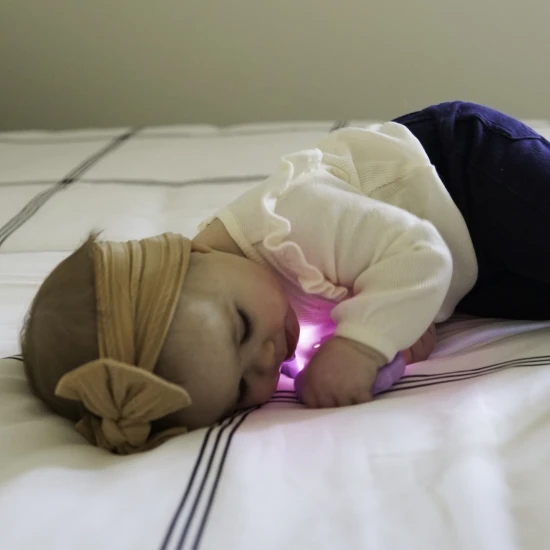 Lumi – Svietiace hryzátko aktivované pohybom pre najmenších