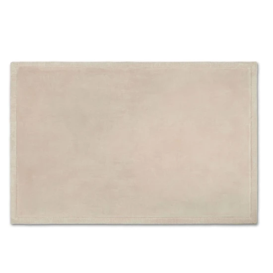 Detský béžový koberec pre bezpečné a pohodlné hranie.