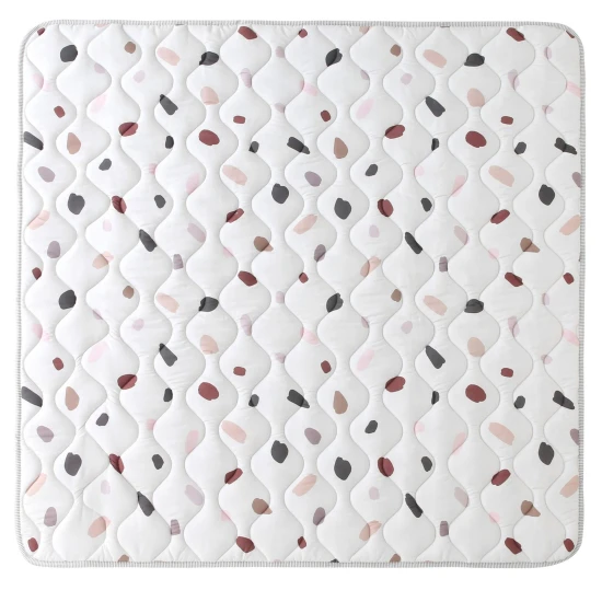 Štýlová a praktická podložka na hranie doma aj vonku.