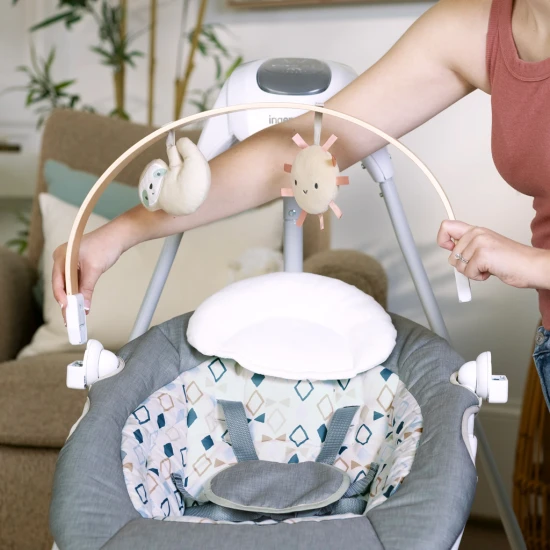 Hojdačka pohupujúca hudobná Parker™ 0m+, do 9kg Ingenuity 16926-1