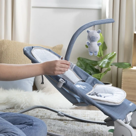Lehátko masážne vibrujúce s melódiou Happy Belly™ Rock-to-Bounce Chambray 0m+ do 9kg Ingenuity 16854-2