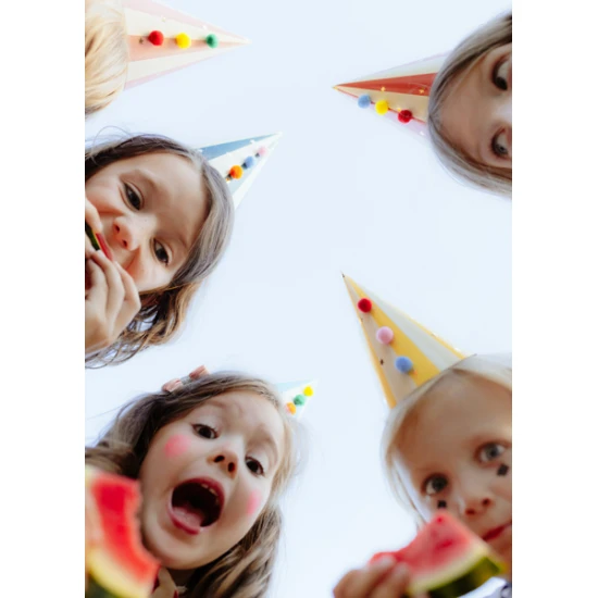 Párty klobúčiky pre malých narodeninových oslávencov.