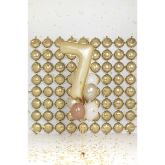 Elegantný balón na 7. narodeniny – v hlavnej úlohe zlatá
