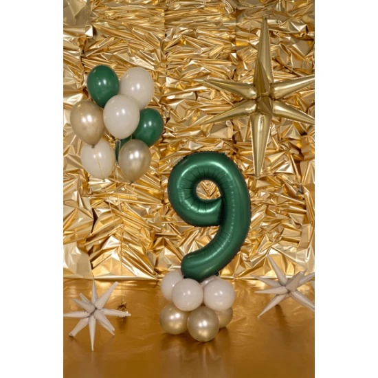 Elegantný balón na 9. narodeniny – fľašková zelená v hlavnej úlohe