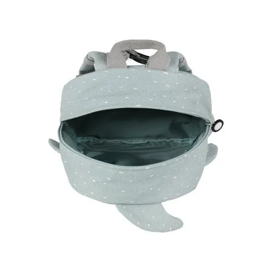 Modrý detský batoh s motívom žraloka.