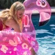 Nafukovačka Plameniak neónový s trblietkami 150 cm