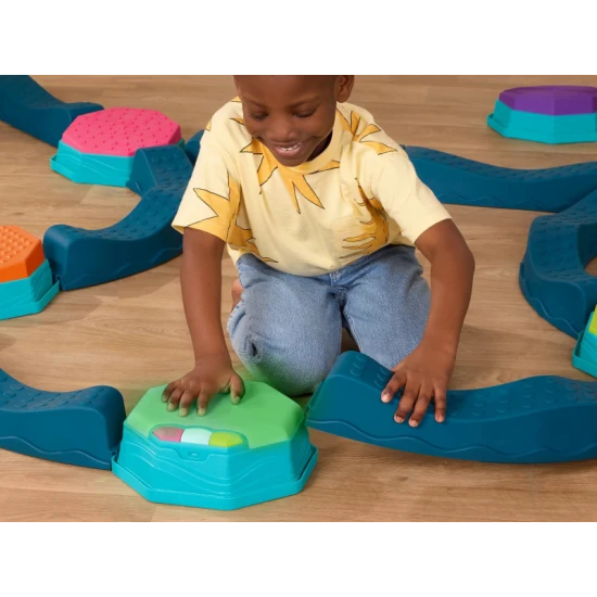 Prekážková dráha Balance & Groove: rovnováha, hudba a svetlá v jednom