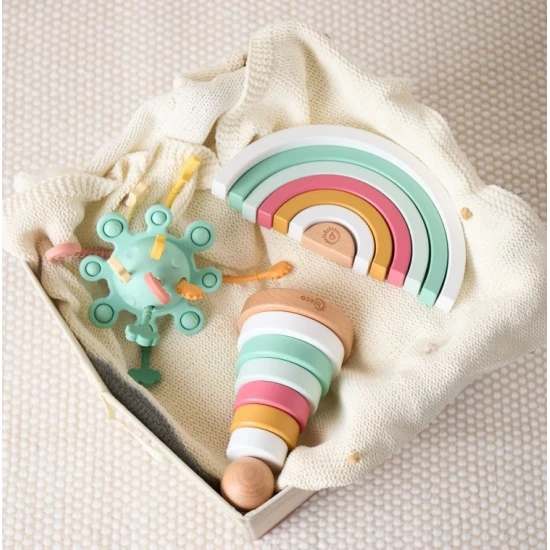 Silikónová motorická hračka s aktivitami Eucalyptus – Montessori hračka pre deti od 12 mesiacov