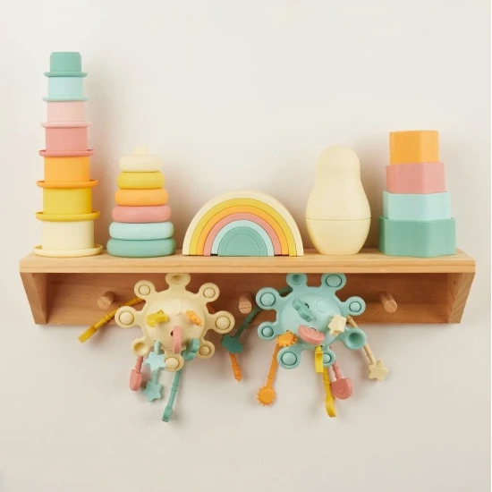 Silikónová motorická hračka s aktivitami Eucalyptus – Montessori hračka pre deti od 12 mesiacov