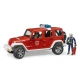 Hasičské auto Jeep Wrangler Bruder 02528 s otvorenými dverami a majákom
