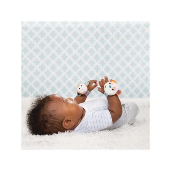 Hrkálky s veselými tvárami opičky a pandy podnecujú rozvoj sluchu, zraku a hmatu dieťaťa.