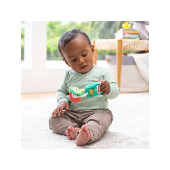 Farebné kľúče z príjemného materiálu s ovládačom, ktorý po stlačení svieti a hrá päť melódií a zvukov.