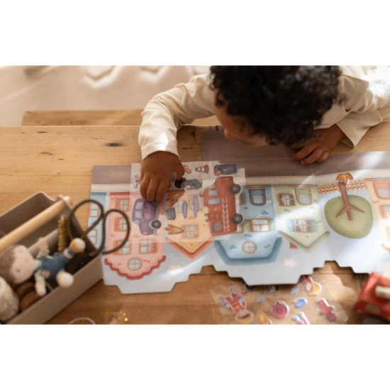 Kniha so samolepkami Little Dutch Hasičská stanica pre deti