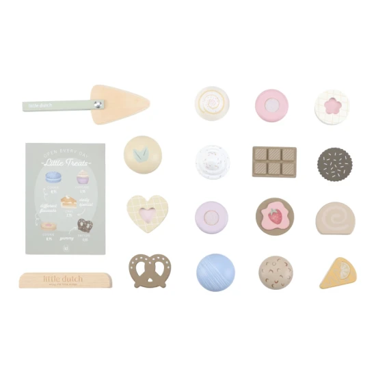 Dvojposchodový drevený stojan na pečivo Little Dutch s rôznymi sladkými zákuskami a obrázkovým menom, ideálny pre deti od 2 rokov.