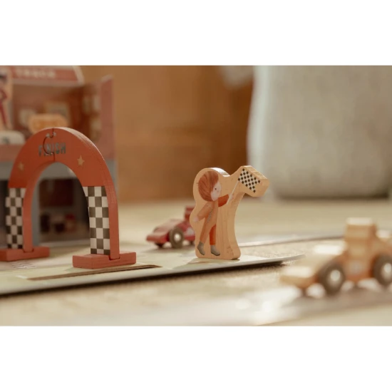 Drevená pretekárska dráha Little Dutch s autami, kartónovými dielmi, pohárom a dopravnými značkami pre deti