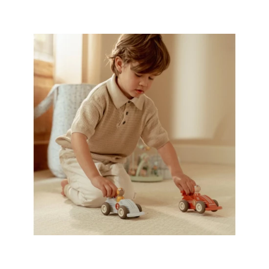 Pretekárske autíčka na zotrvačník