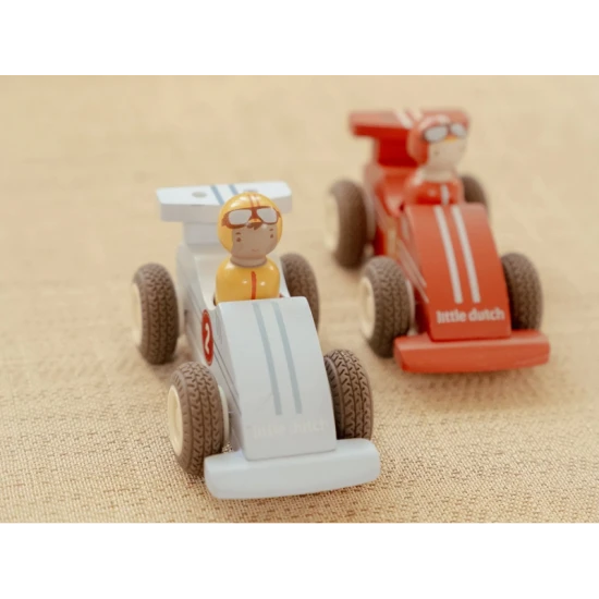 Pretekárske autíčka na zotrvačník