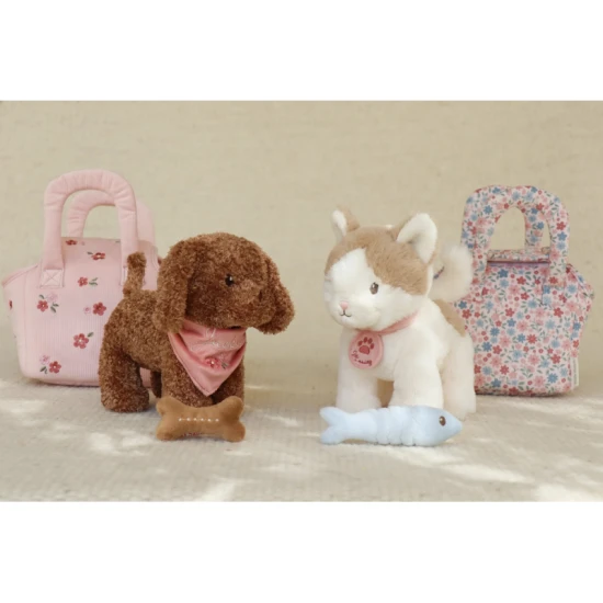 Plyšová mačička Marley v kvetovanej taške od Little Dutch, roztomilý kamarát na cesty pre deti.