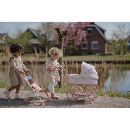 Kočík pre bábiky Little Dutch Soft Flowers v kvetinovom dizajne s bezpečnostným pásom a skladacou konštrukciou pre deti