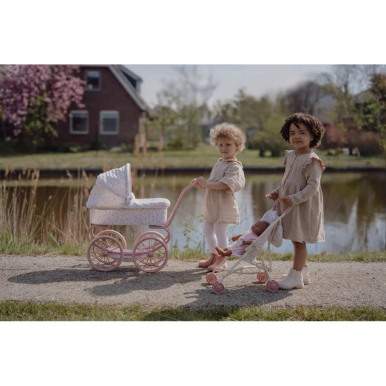 Kočík pre bábiky Little Dutch Soft Flowers s kvetinovým dizajnom, skladacou strieškou a mäkkým matracom pre pohodlie bábiky