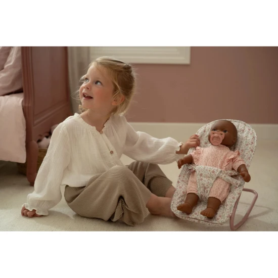 Hojdacie lehátko pre bábiky Little Dutch Soft Flowers s kvetinovým dizajnom, bezpečnostným pásom a mäkkým polstrovaním pre pohodlie bábiky