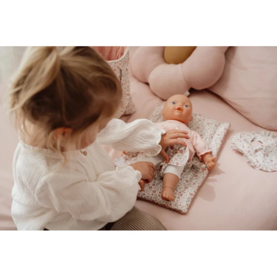 Prebaľovacia taška pre bábiky Little Dutch Soft Flowers s plienkou, prebaľovacou podložkou a podbradníkom v kvetinovom dizajne