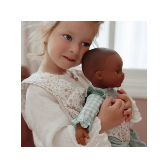 Nosič pre bábiky Little Dutch Soft Flowers s polstrovanými popruhmi a kvetinovým dizajnom, ideálny pre deti, ktoré sa starajú o svoje bábiky.