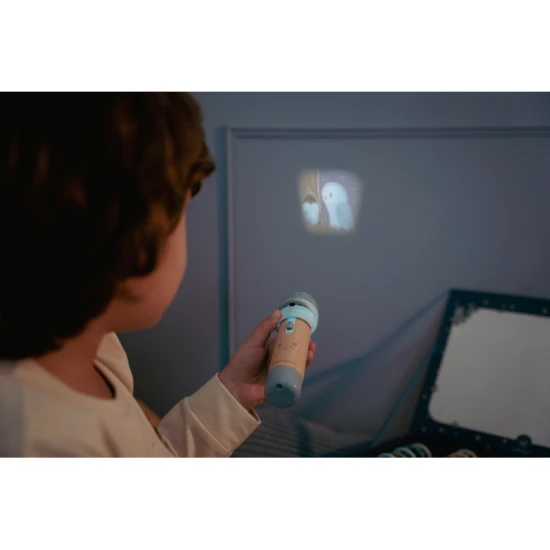 Detský projektor Little Dutch Blue – rozprávkové príbehy na premietanie s 12 kotúčmi a ilustrovanou knižkou