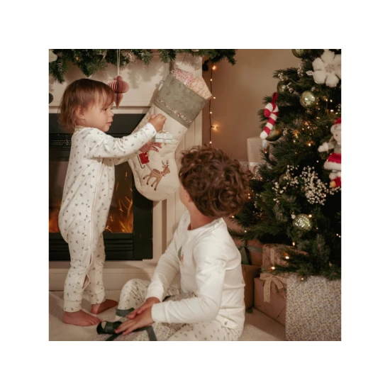 Vianocna pancucha Little Dutch z presivanej latky s vysivkou soba a saní – dekoracia na krb alebo dvere