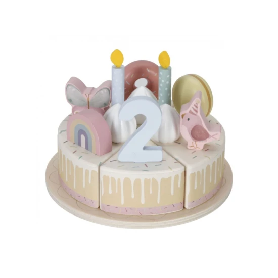 Narodeninová torta nesmie chýbať na žiadnej oslave.