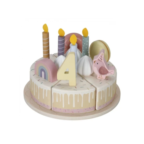 Narodeninová torta nesmie chýbať na žiadnej oslave.