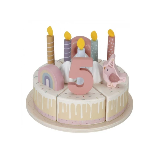Narodeninová torta nesmie chýbať na žiadnej oslave.