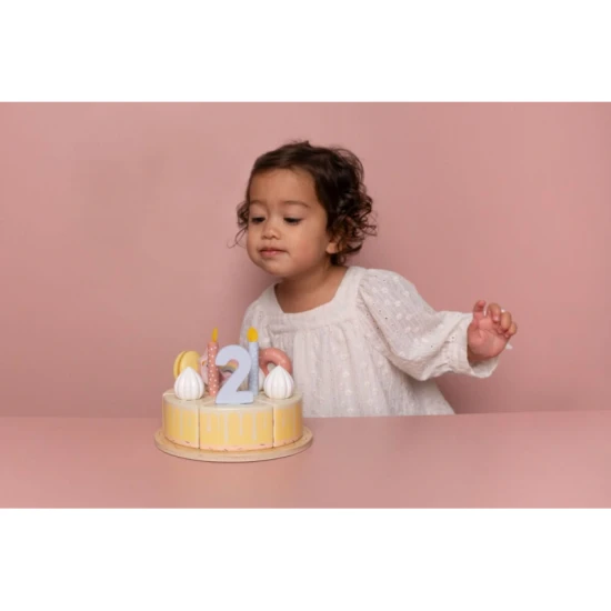 Narodeninová torta nesmie chýbať na žiadnej oslave.