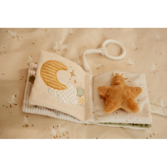 Závesná textilná knižka pre najmenších plná objavov