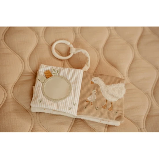 Závesná textilná knižka pre najmenších plná objavov