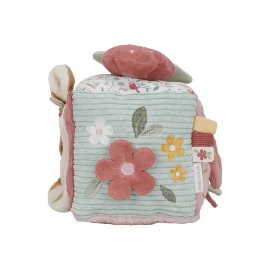 Textilná kocka s aktivitami Fairy Garden s motívmi zo života na záhrade