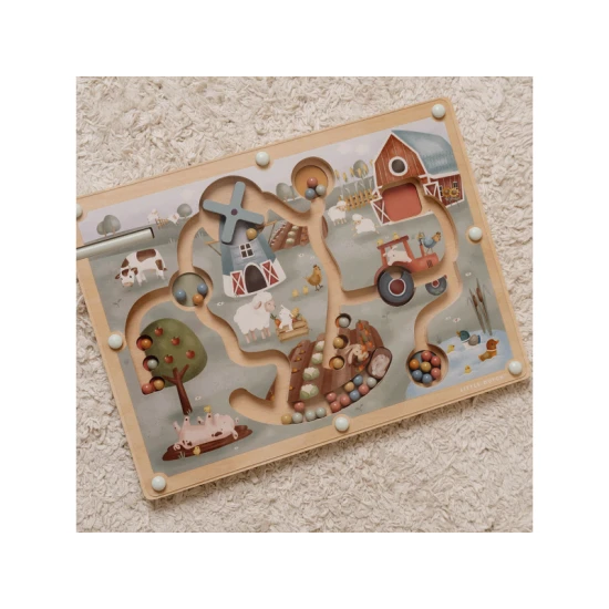 Objav všetky zákutia farmy vďaka magnetom. Magnetické bludisko cvičí jemnú motoriku a trpezlivosť.