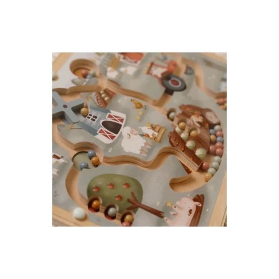 Objav všetky zákutia farmy vďaka magnetom. Magnetické bludisko cvičí jemnú motoriku a trpezlivosť.