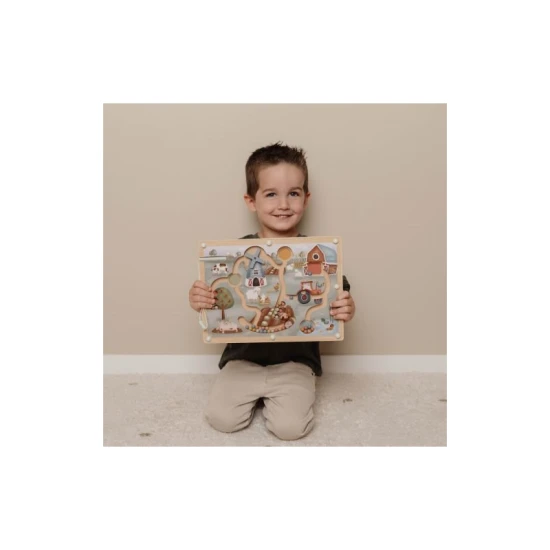 Objav všetky zákutia farmy vďaka magnetom. Magnetické bludisko cvičí jemnú motoriku a trpezlivosť.