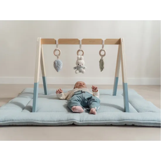 Drevená hrazdička Miffy Lucky Leaves s plyšovými hračkami v tvare králička Miffy a lístkov, ideálna pre rozvoj bábätiek