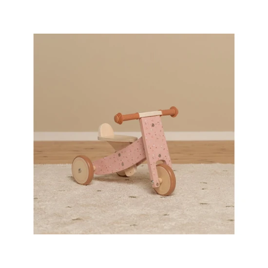 Ružové detské odrážadlo v krásnom drevenom prevedení s tromi kolesami pre väčšiu stabilitu.