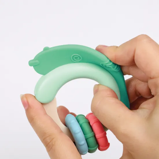 Hrkálky v krásnych pastelových farbách v tvare zvieratiek sú ľahké do ruky a majú tvar pre ľahké uchopenie. 