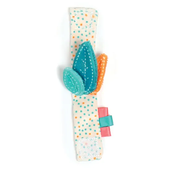 Hrkálky s líškou podnecujú rozvoj sluchu, zraku a hmatu dieťaťa.