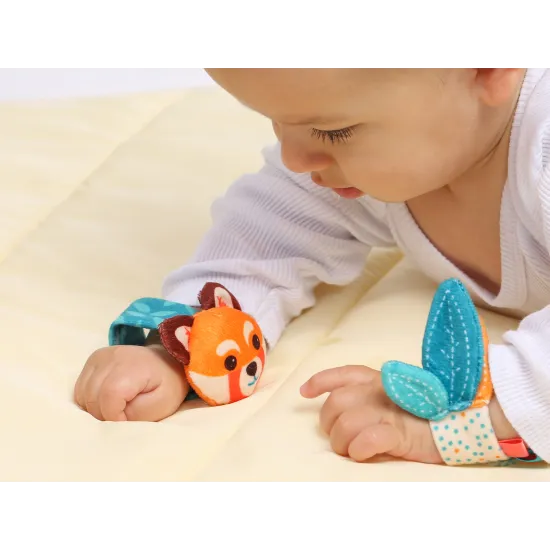 Hrkálky s líškou podnecujú rozvoj sluchu, zraku a hmatu dieťaťa.