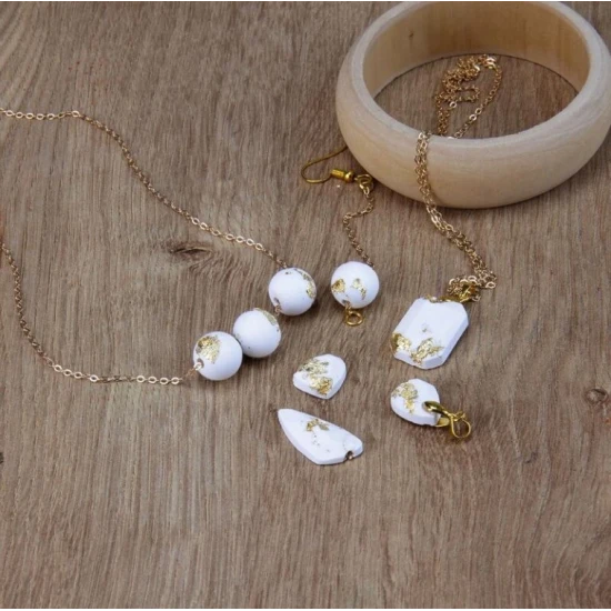 Kreativna suprava – Vyroba sperkov z cementu a zlatej folie pre dievcata